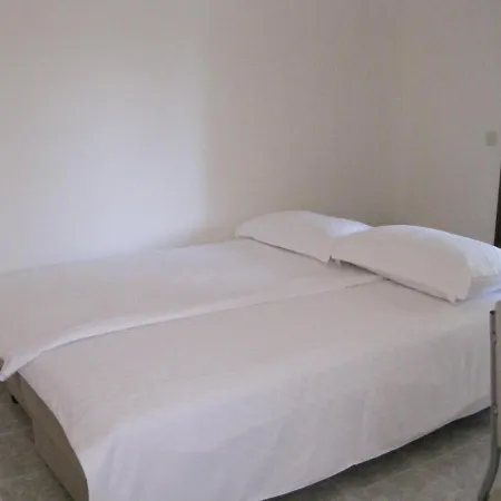 Ana And Vesna * プーラ