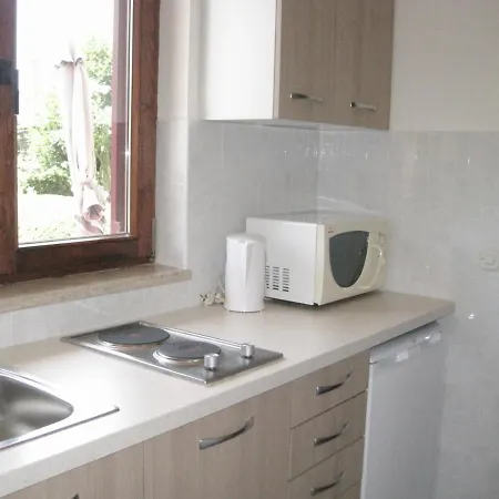 Ana And Vesna アパート プーラ