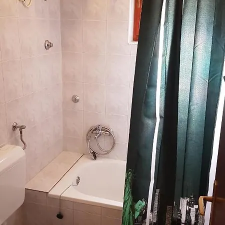 Ana And Vesna アパート