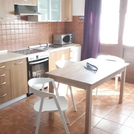 Ana And Vesna アパート