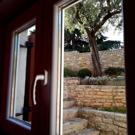 Ana And Vesna アパート プーラ