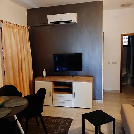 Ana And Vesna アパート プーラ